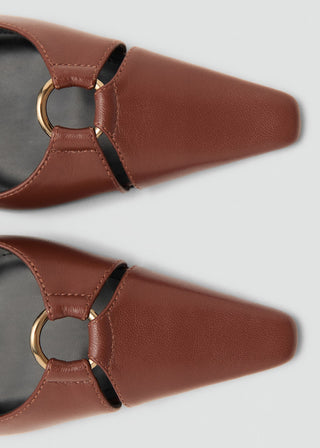 Zapato de Piel con Detalle Anillo