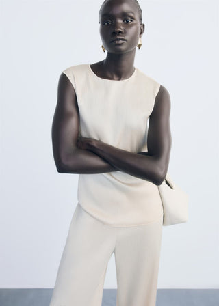 Blusa sin Mangas con Tejido Plisado