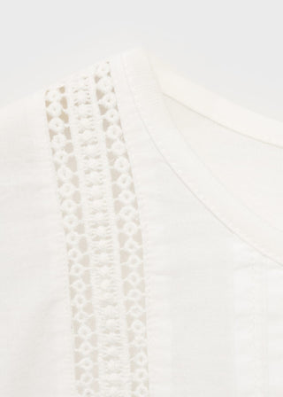 Camiseta con Detalles Calados de Algodón
