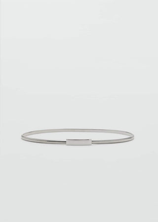 Cinturón Fino con Diseño Metálico