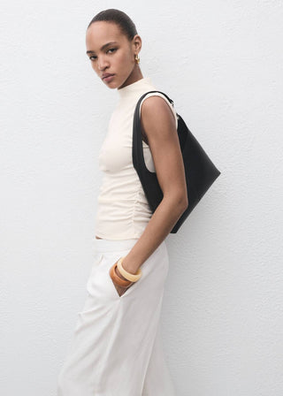 Camiseta Cuello Alto con Detalle Fruncido