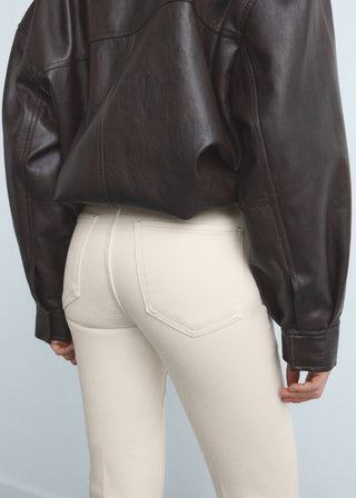 Jeans Flare Talle Medio con Bolsillos