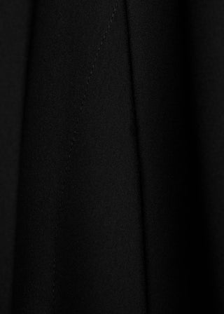Vestido Cuello Alto con Manga Asimétrica