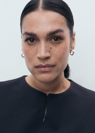 Blusa Entallada con Detalle Cremallera