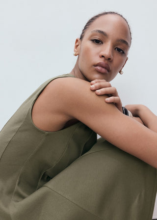 Vestido sin Mangas con Detalle Plisado