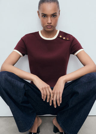 Camiseta Manga Corta con Detalle Botones