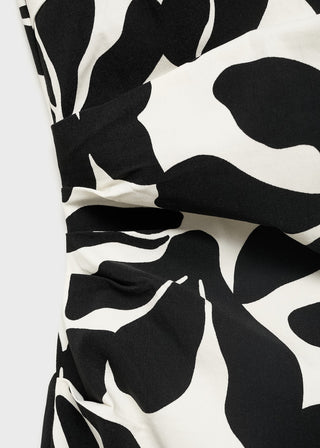 Vestido Corto Cuello Asimétrico