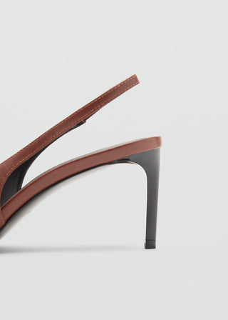 Zapato de Piel con Detalle Anillo