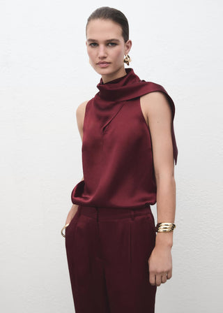 Blusa Satinada con Detalle Fular