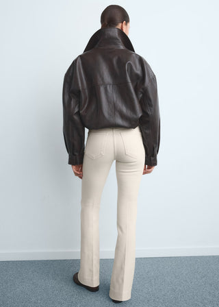 Jeans Flare Talle Medio con Bolsillos