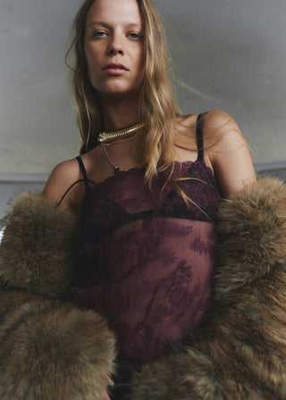 Blusa de Tirantes Transparente con Bordado