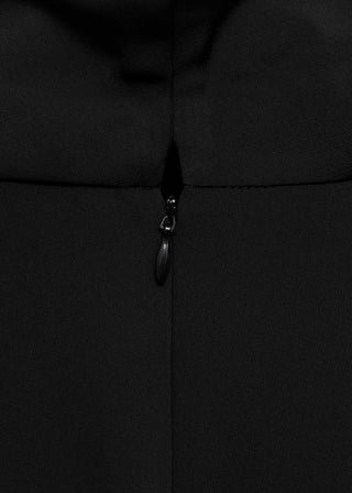 Vestido Cuello Alto con Manga Asimétrica