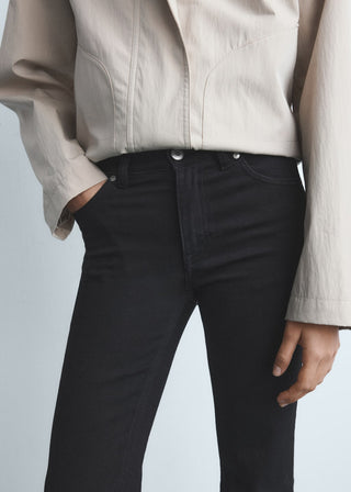 Jeans Flare Talle Medio con Bolsillos