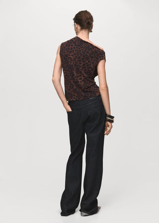 Blusa con Cuello Asimétrico Estampado Animal Print