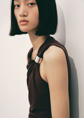 Vestido de Punto con Detalle Métalico