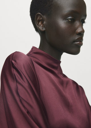 Vestido Satinado con Detalle de Cinturón