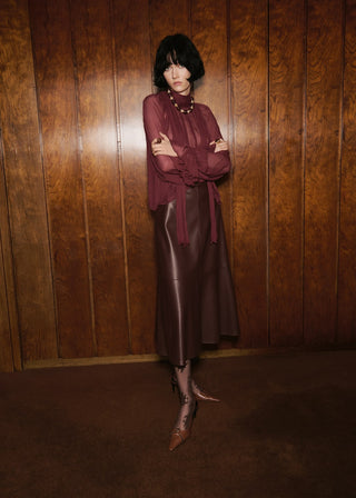 Blusa Semitransparente con Detalle Fular