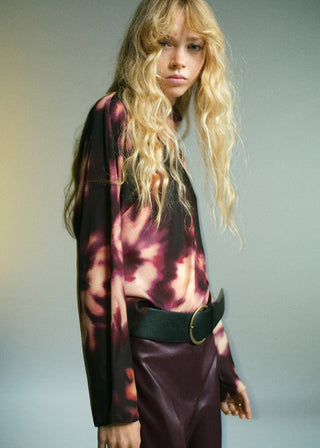 Blusa Cuello Alto con Efecto Tie-Dye