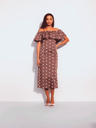 Vestido con Hombros Descubiertos Estampado de Puntos