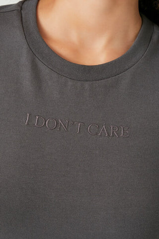 Top Corto Bordado "I Don't Care"