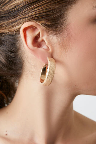 Aretes de Aro con Textura, Dorado