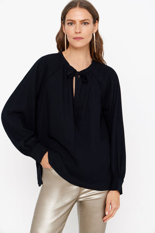 Blusa Cuello Redondo con Detalle Lazo, Negro