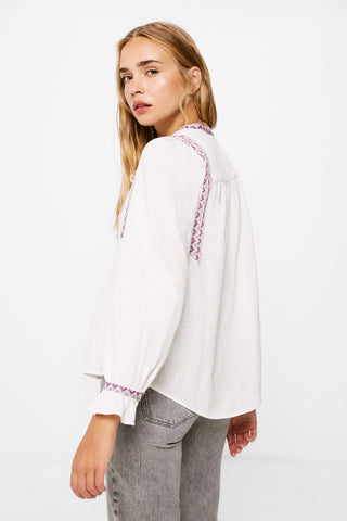 Blusa Bordada con Detalle de Borlas, Blanco