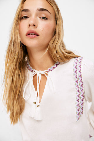 Blusa Bordada con Detalle de Borlas, Blanco