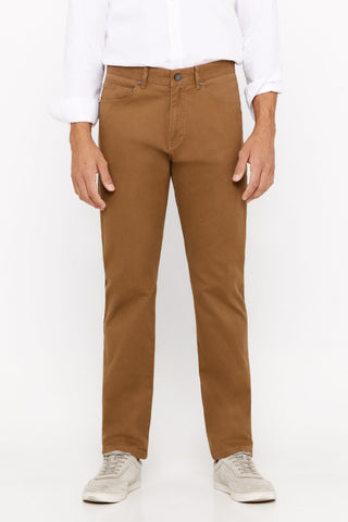 Pantalón Corte Slim Fit Café