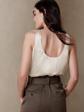 Blusa sin Mangas Cuello Redondo de Seda, Beige